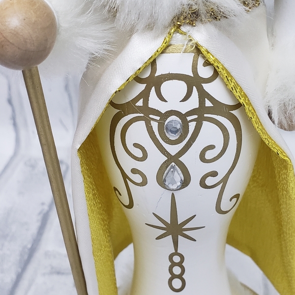 NUTCRACKR Queen in White and Gold,14" - Picture 8 of 12